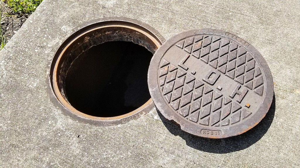 66c8e83eb88e7029e20e3c09_1200px-Open_Manhole_and_Cover_Mid-City_New_Orleans-1024x576